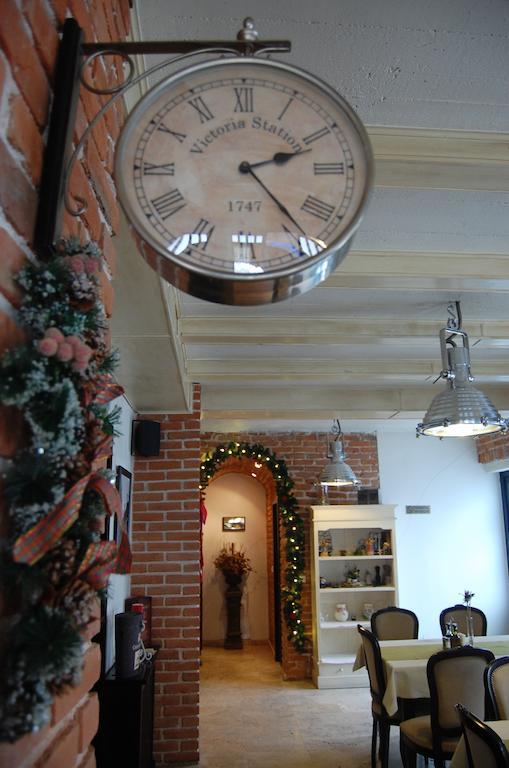 Pensiunea Antique Târgu Jiu Εξωτερικό φωτογραφία