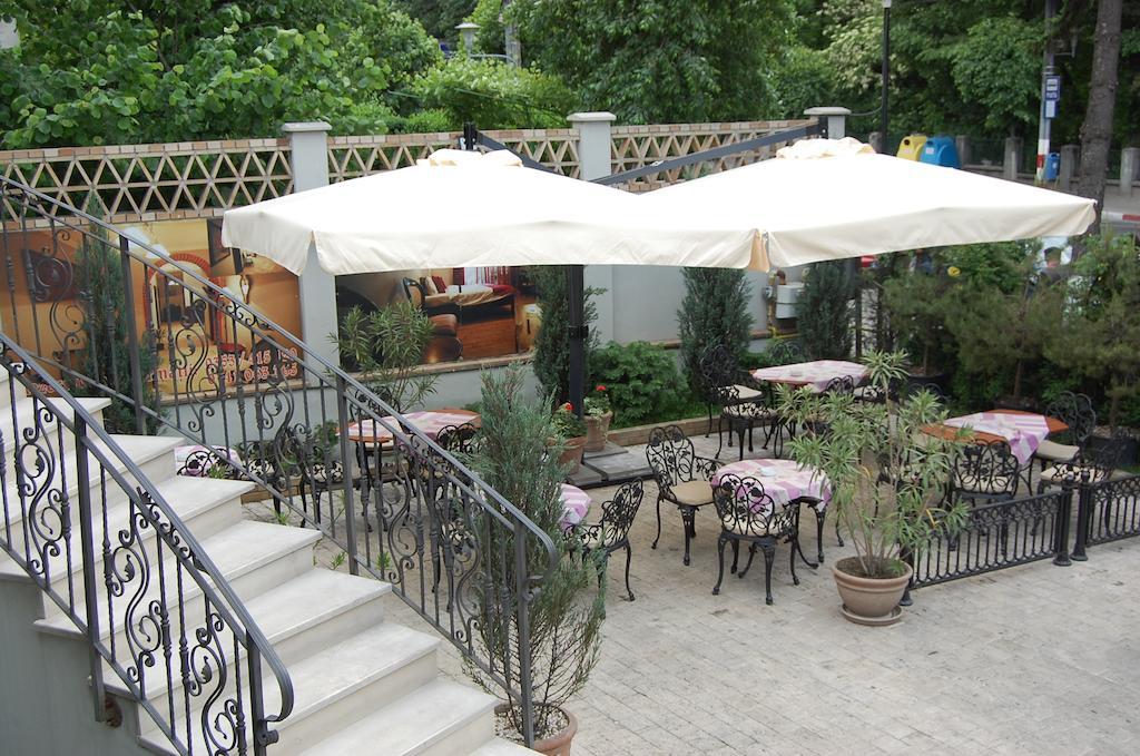Pensiunea Antique Târgu Jiu Εξωτερικό φωτογραφία