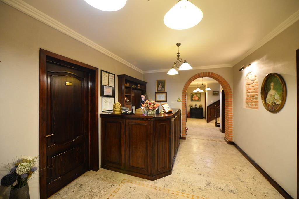 Pensiunea Antique Târgu Jiu Εξωτερικό φωτογραφία